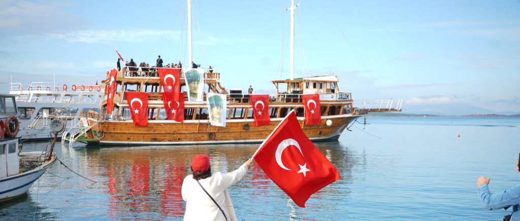 Ayvalık, Cumhuriyetin 97’nci Yılı İçin Süslendi
