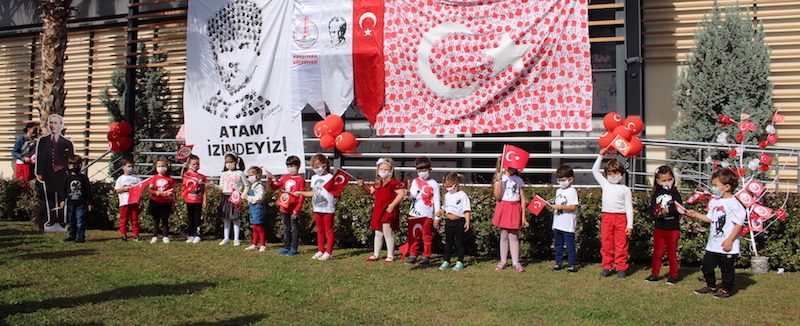 Karşıyakalı Miniklerin Cumhuriyet Bayramı Coşkusu