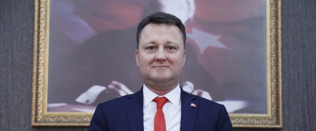 İzmir’de En Başarılı Belediye Başkanı Serdar Aksoy