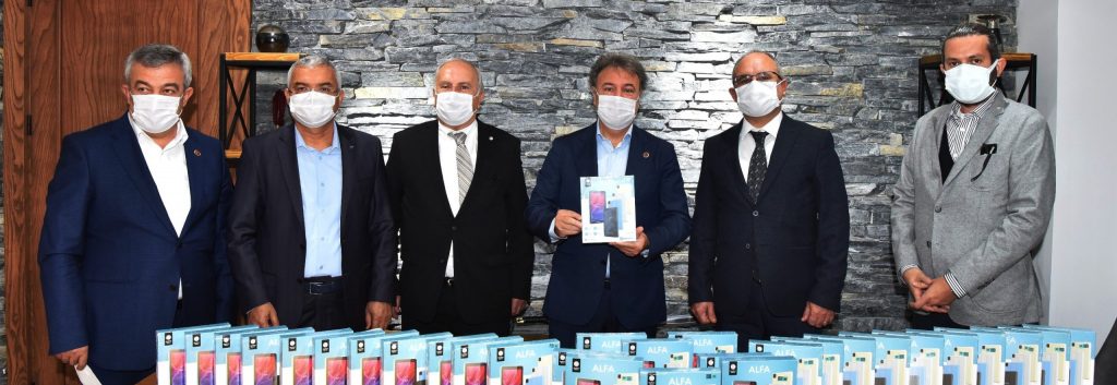 Bornova’ya İş Dünyasından Tablet Bağışı