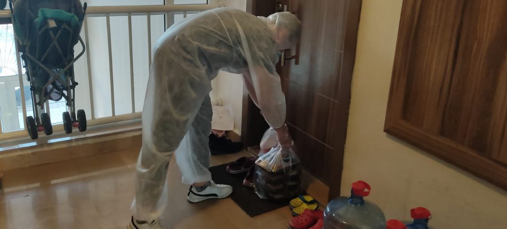 Çeşme’de Karantinadaki Ailelere Ücretsiz Yemek Servisi